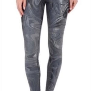 ALO Airbrushed Gray Marble leggings. XS